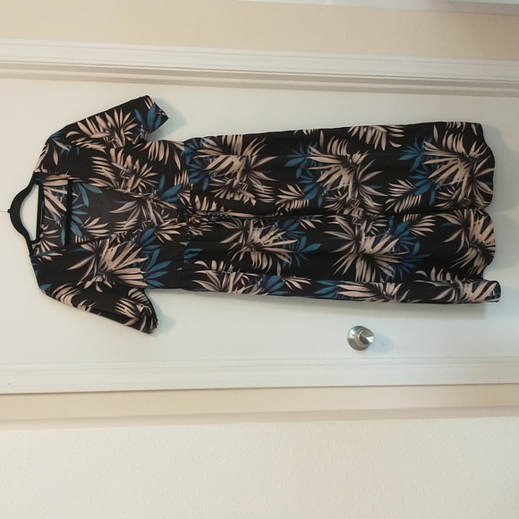 ROMWE Other - Romwe black blue grey palm print swimsuit coverup